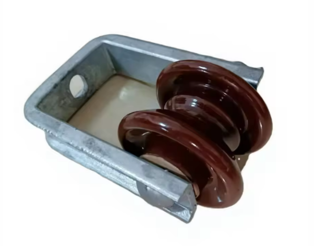 porcelain shackle insulator with hot dip galvanized mounting bracket, overhead line guy/conductor insulation fitting